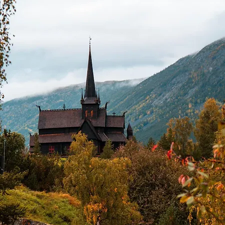 Roisheim & Skysstasjon Hotel Lom