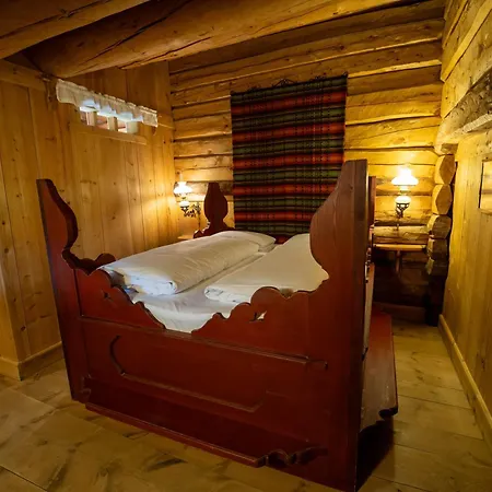 Roisheim & Skysstasjon Hotel Lom