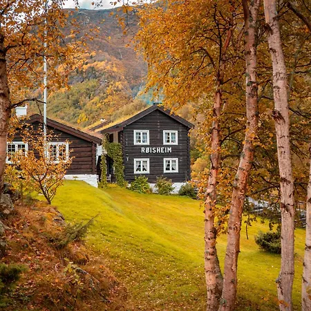 Roisheim & Skysstasjon * Lom