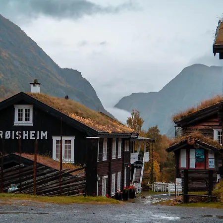Roisheim & Skysstasjon * Lom