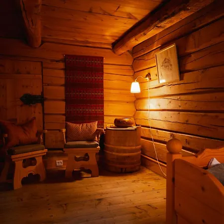 Roisheim & Skysstasjon Hotel Lom