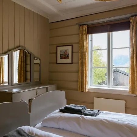 Roisheim & Skysstasjon * لوم