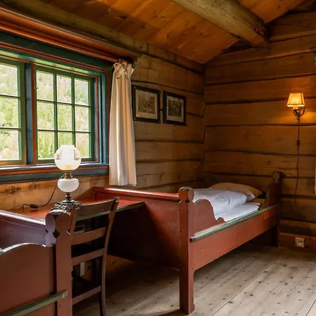 Roisheim & Skysstasjon Hotel Lom