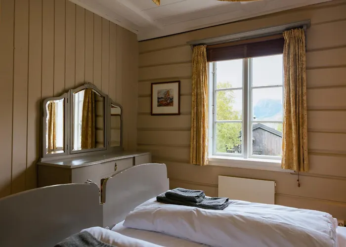 Roisheim & Skysstasjon * Lom